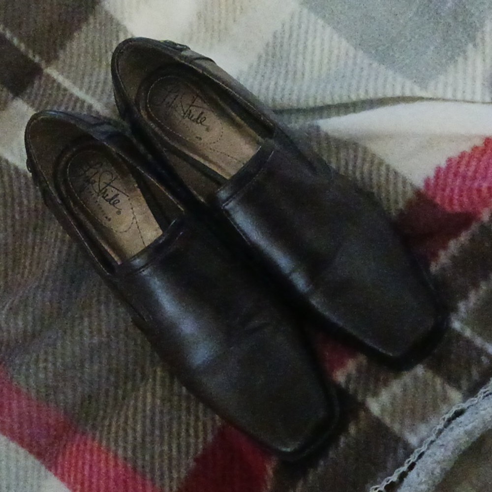 Shoes - Picture 3 of 3